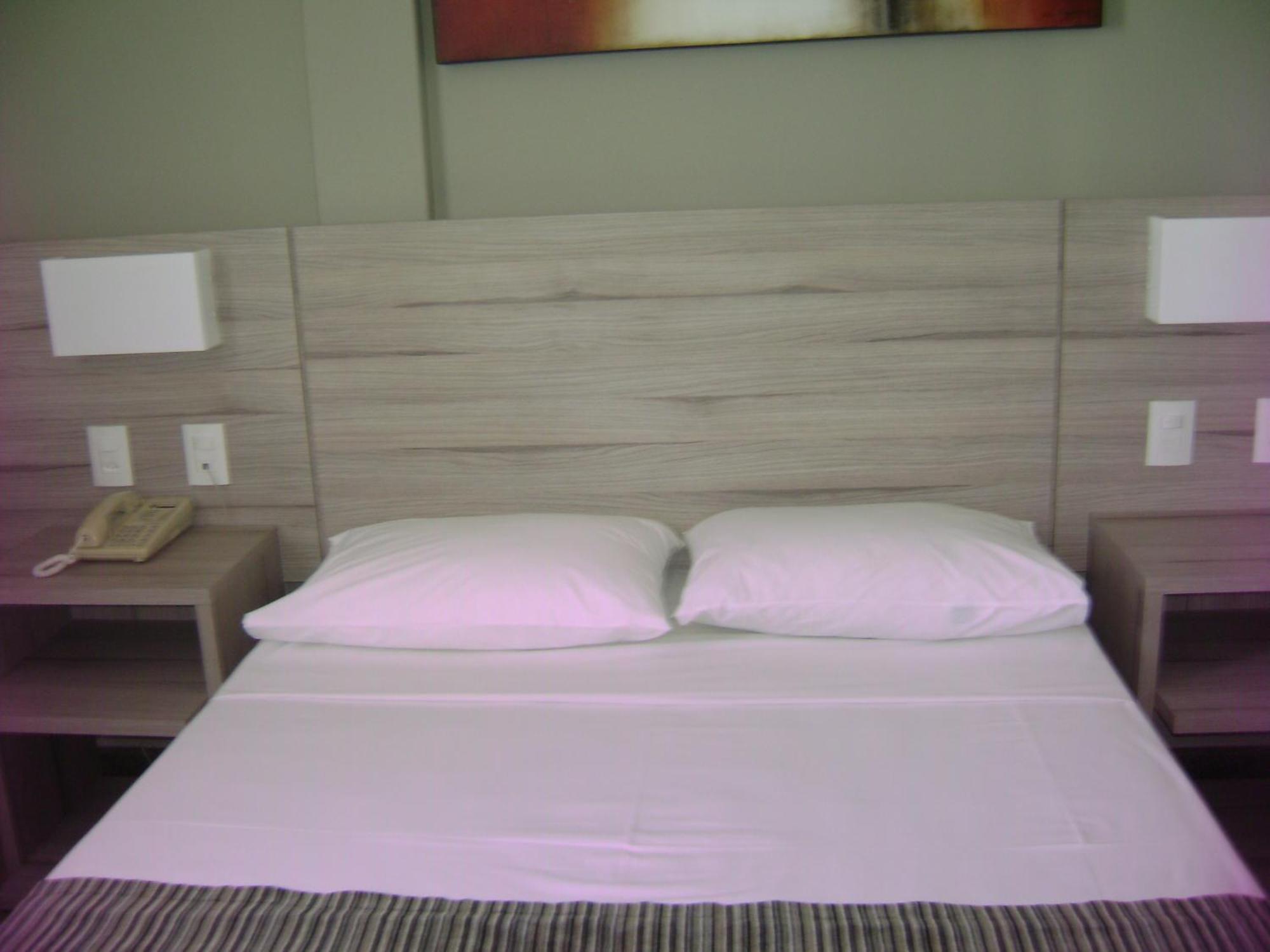 Hotel Linhatur Линярес Екстериор снимка