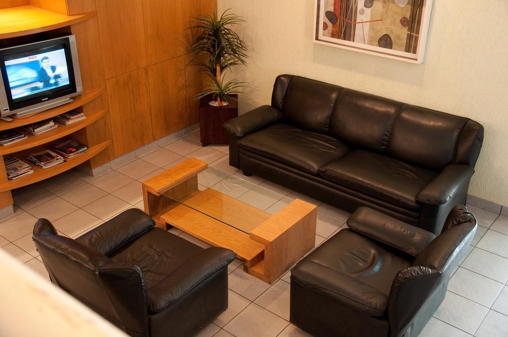 Hotel Linhatur Линярес Екстериор снимка